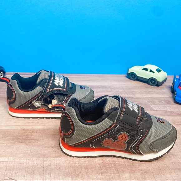 Mickey Mouse 🐭 Light-Up Sneakers - Picture 8 of 12